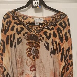 #33 Animal print A symmetrical caftan